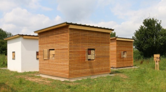 Mock-Up fassadenintegrierter Habitatsysteme auf dem Versuchsgelände am Birkhof