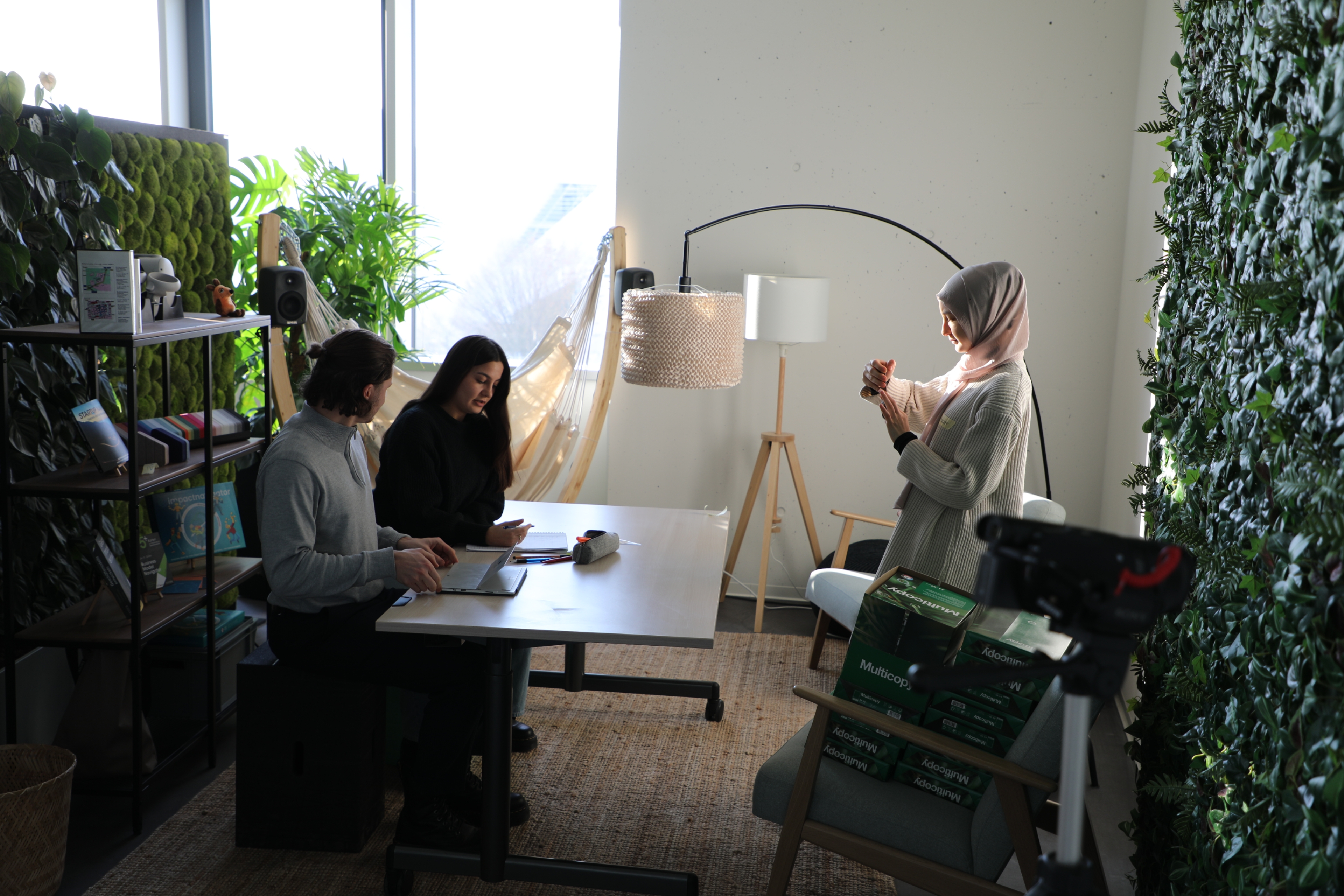Studierende beim Dreh der Lehrvideos